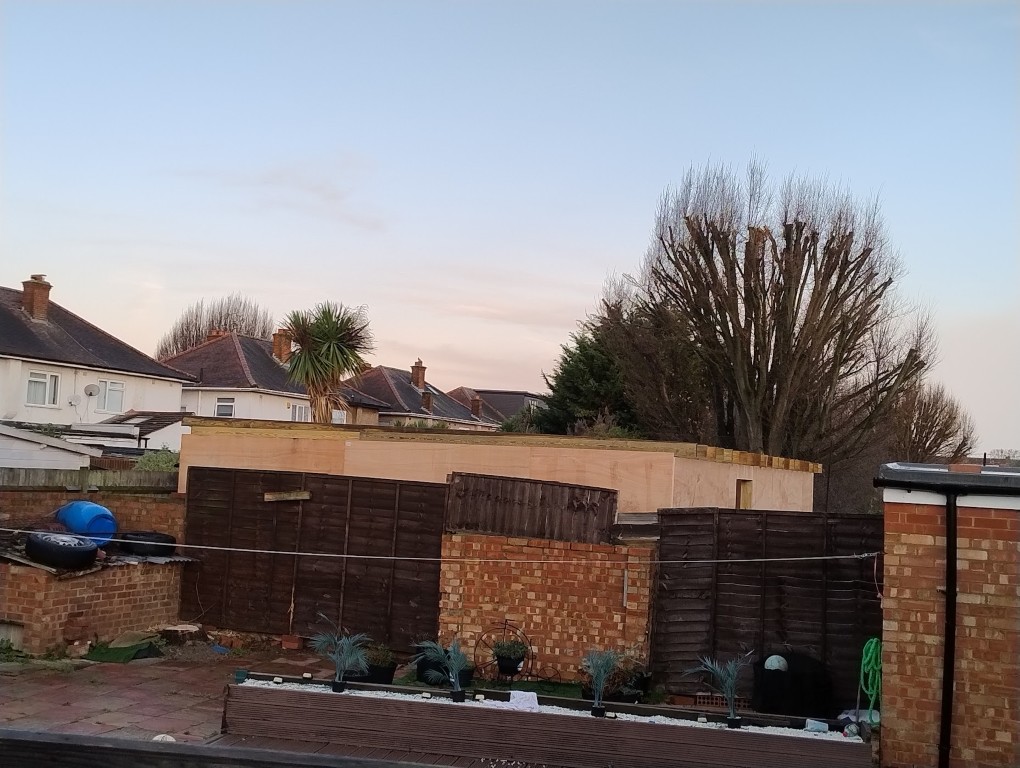 8-raynton-close-outbuilding-4.jpg